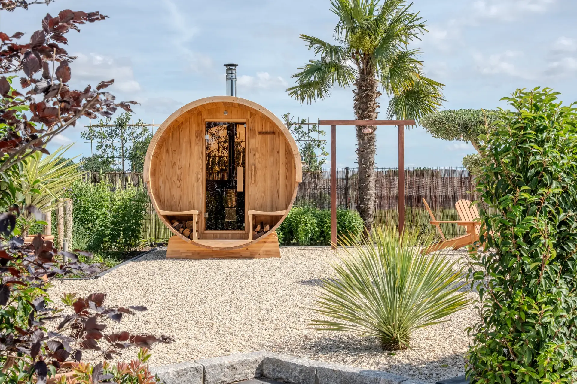 De sauna in het avondlicht